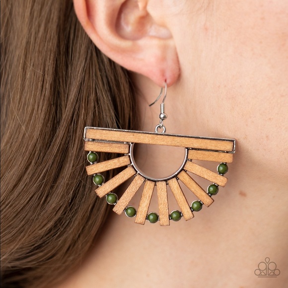 ❤️🔥5/$25❤️🔥 Wooden Wonderland Green Earring